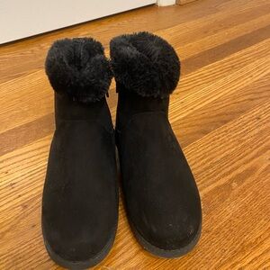 Nice black winter boots, not worn much